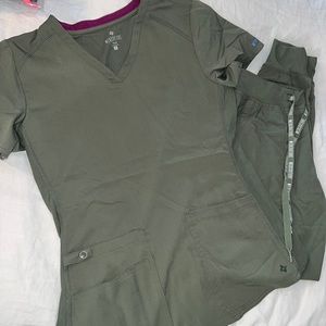 Medcouture- touch- Scrub set !! Wore only 2X no stains/damage